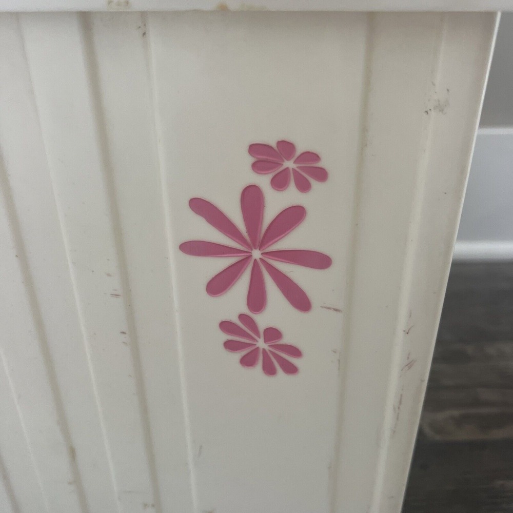 Vtg Fesco Y-123 Hard Plastic Trash Bin Beige Pink Daisy Lidded MCM - Picture 3 of 11